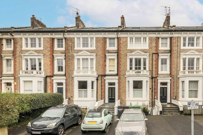 2 Bedroom Flat To Rent In The Barons, St Margarets, Twickenham, TW1