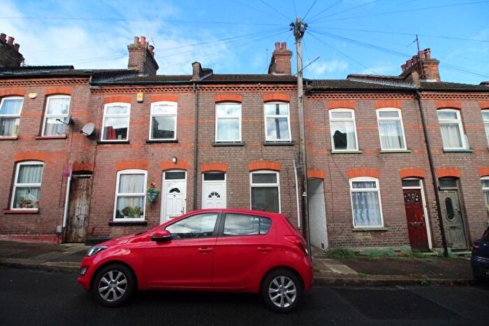 2 Bedroom Terraced House To Rent In May Street, Luton, LU1
