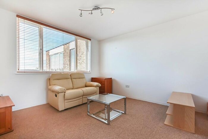 Flat To Rent In Boundary Road, Swiss Cottage, NW8
