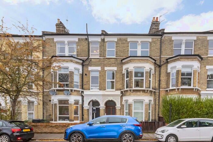 2 Bedroom Flat To Rent In Sandmere Road, London, SW4