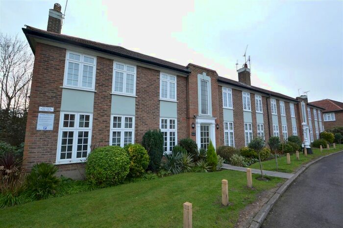 2 Bedroom Flat To Rent In Portsmouth Road, Thames Ditton KT7