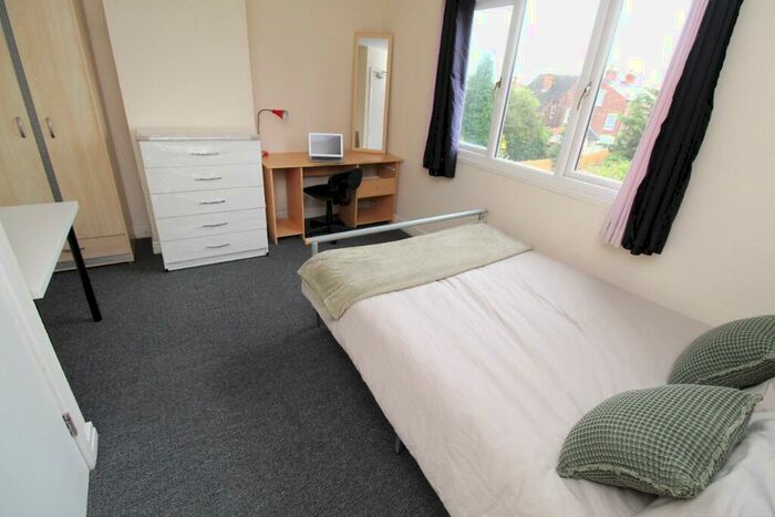 3 Bedroom Terraced House To Rent In (Bed) Beeston Road, Nottingham, NG7
