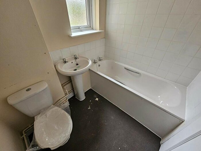 1 Bedroom Flat For Sale In Hollands Walk, Basildon, Essex, SS16