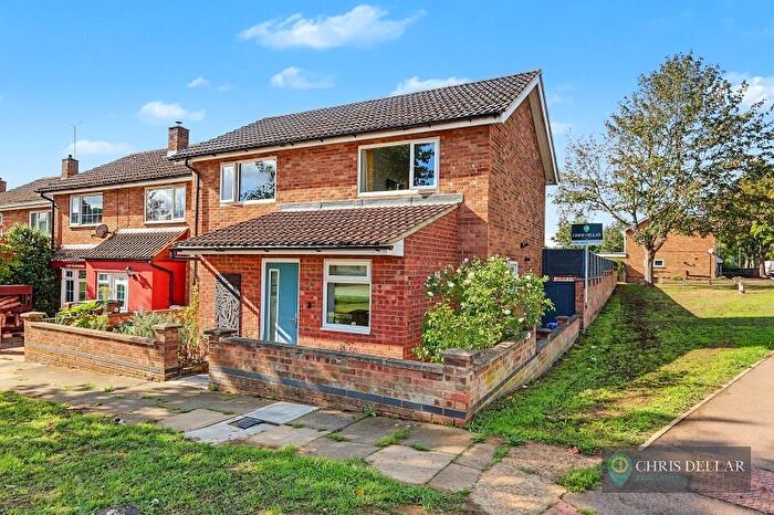 3 Bedroom End Of Terrace House For Sale In Broadwater Crescent, Stevenage, SG2
