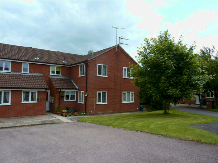 2 Bedroom Flat To Rent In Vicarage Gardens, Swadlincote, Derbyshire, DE11