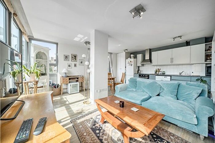 1 Bedroom Flat For Sale In Courtenay House, Lambeth, London, SW2