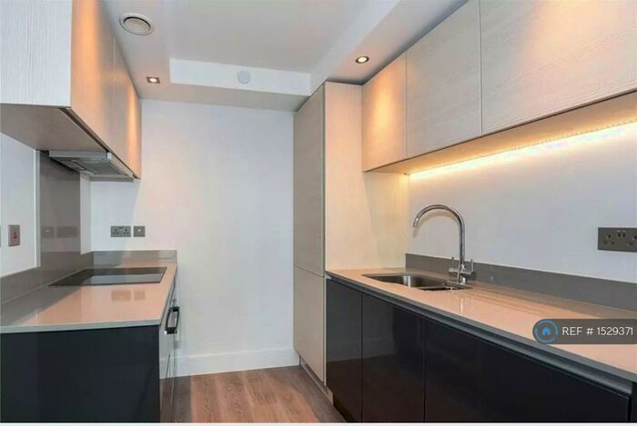 1 Bedroom Flat To Rent In Premier House, Edgware, HA8