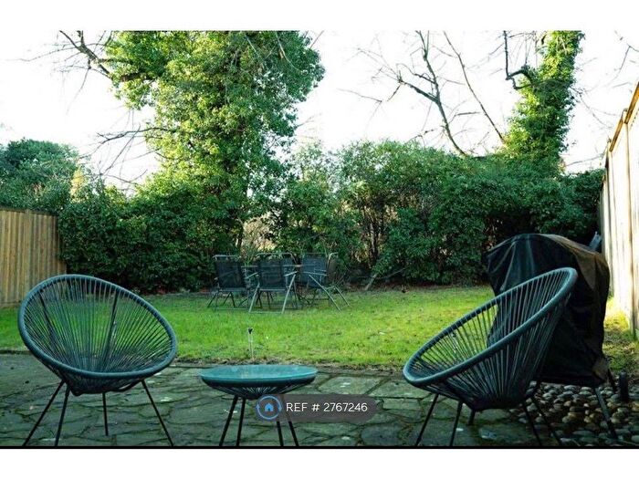 Studio To Rent In Crescent Road, London, N22