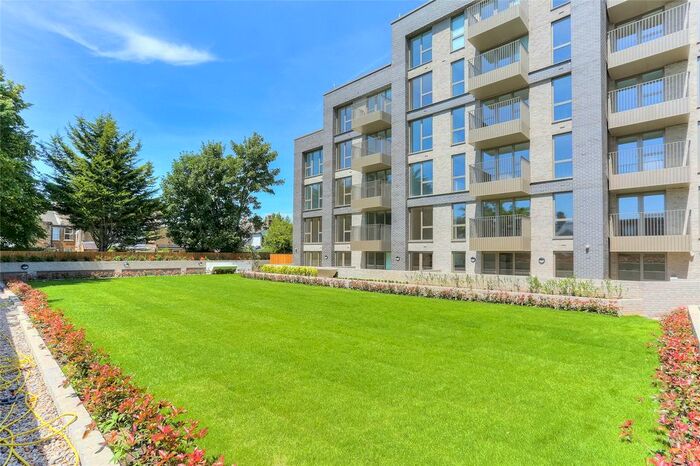 2 Bedroom Flat To Rent In West Street, Watford, WD17