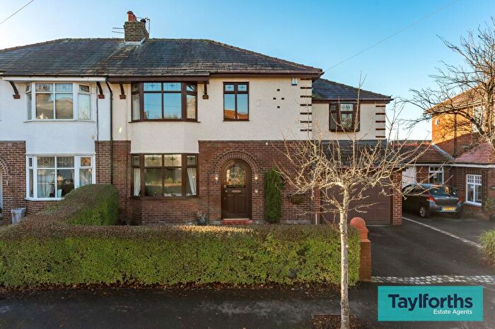 4 Bedroom Semi Detached House For Sale In Brooklands Avenue, Fulwood, PR2