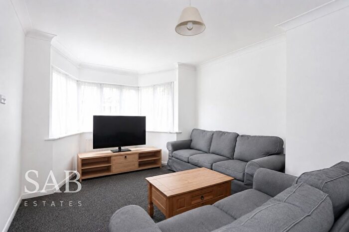 3 Bedroom Semi Detached House To Rent In Newdene Avenue, Northolt, UB5