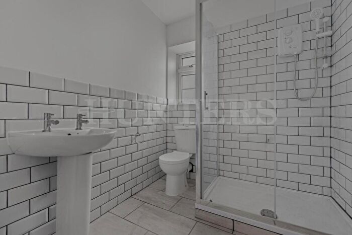 Studio To Rent In Acton Lane, London, NW10