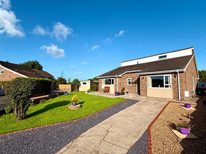 3 Bedroom Bungalow For Sale In Ffordd Caergybi, Llanfairpwllgwyngyll, LL61