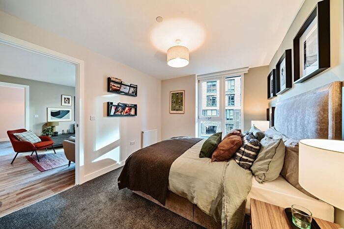 2 Bedroom Flat To Rent In Whitehall, Leeds, LS12