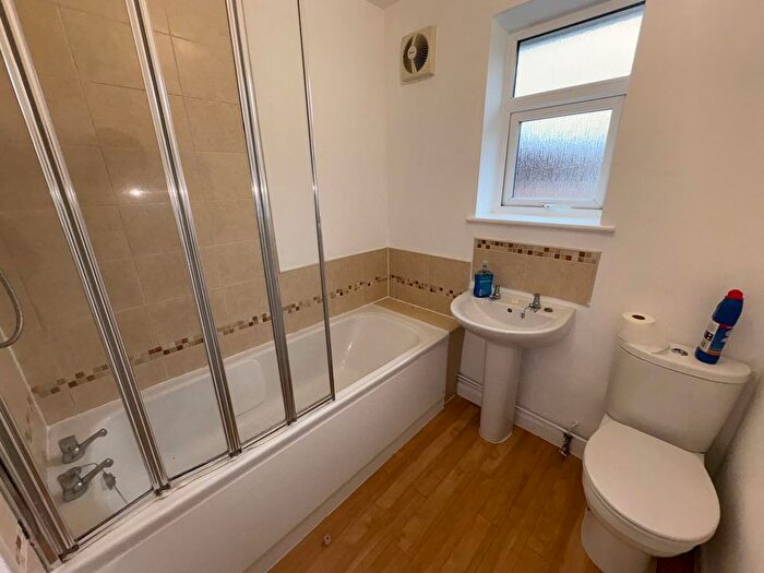 1 Bedroom Flat To Rent In Central Drive, Coseley, WV14