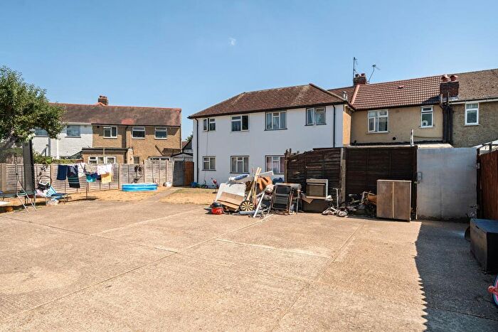 1 Bedroom Flat To Rent In Maidenhall Road, Slough, SL1