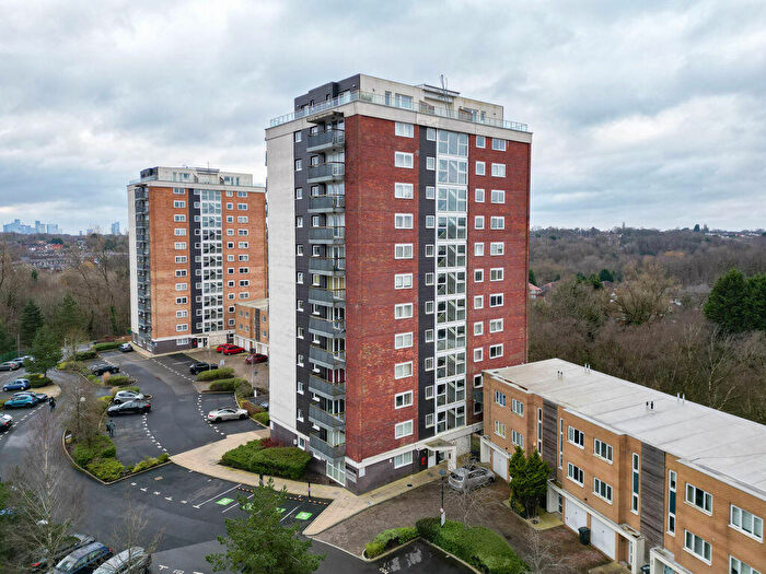 2 Bedroom Flat For Sale In Lakeside Rise, Manchester, M9