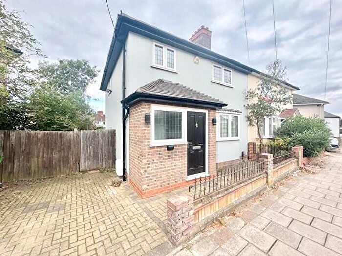 3 Bedroom Semi-Detached House To Rent In Rainham Road North, Dagenham, RM10
