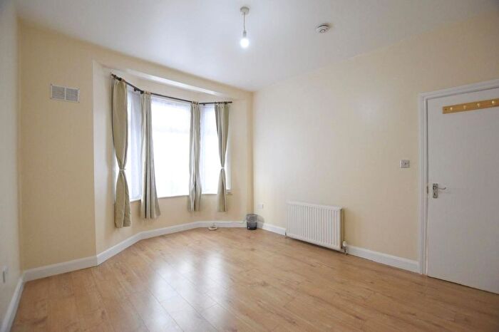 2 Bedroom Flat To Rent In Shoebury Road, London, E6