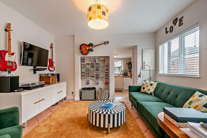 4 Bedroom Detached House For Sale In Tutts Clump, Berkshire, RG7