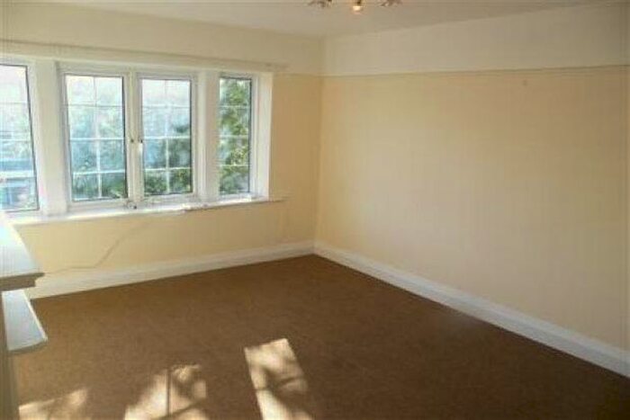 2 Bedroom Flat To Rent In Goring-By-Sea, Worthing, BN12