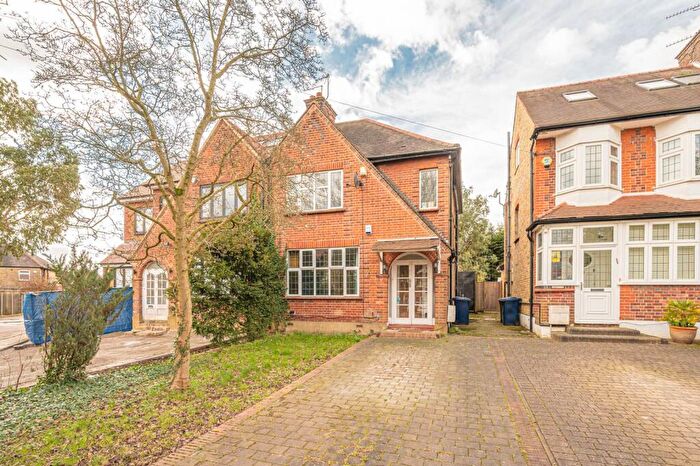 4 Bedroom Semi-Detached House To Rent In Woodside Park, Woodside Park, London, N12
