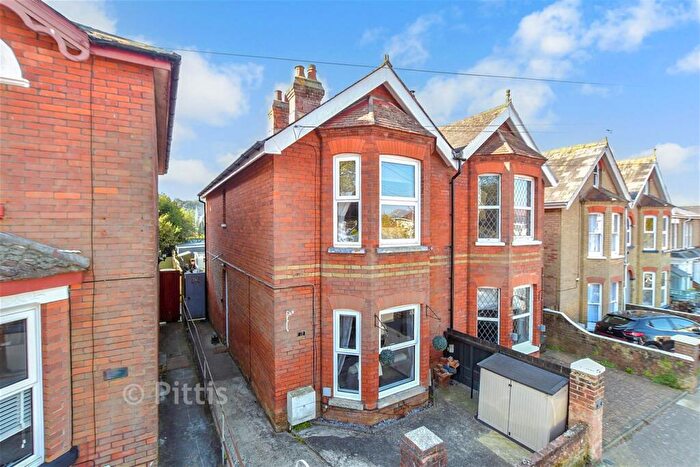 3 Bedroom Semi-Detached House For Sale In Oakfield Road, East Cowes, Isle Of Wight, PO32