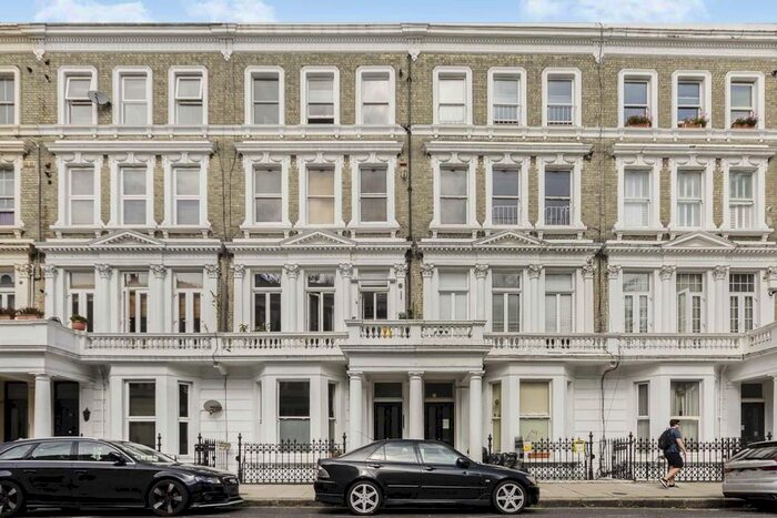 2 Bedroom Flat To Rent In Barons Court Road, London, W14