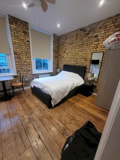 Studio To Rent In Goswell Road, London, EC1V