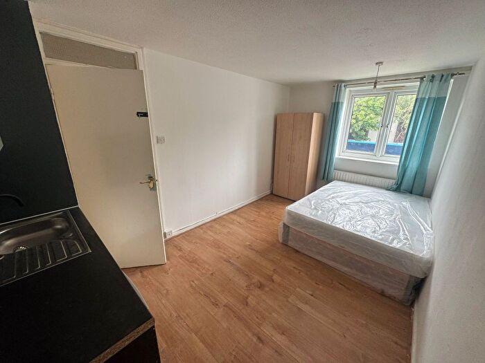 Studio To Rent In London, NW9