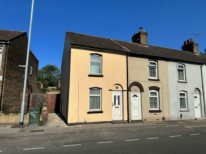 2 Bedroom Terraced House To Rent In Chalkwell Road, ME10