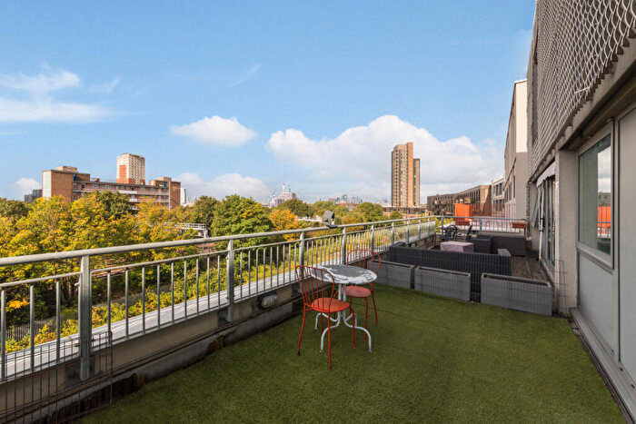 2 Bedroom Flat To Rent In Astra House, - Arklow Road, SE14