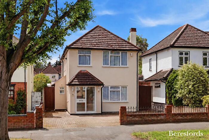 5 Bedroom Detached House For Sale In Avenue Road, Harold Wood, RM3