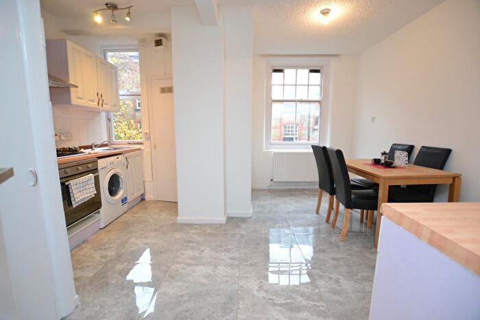 3 Bedroom Flat To Rent In Montclare Street, London, E2