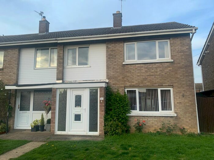 3 Bedroom Property To Rent In Stukeley Close, Stanground, Peterborough, PE2