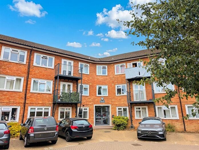 1 Bedroom Flat To Rent In Bishopric, Horsham, RH12