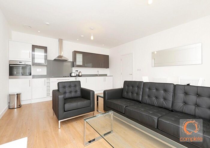 2 Bedroom Flat To Rent In Nova House, Buckingham Gardens, Slough, SL1
