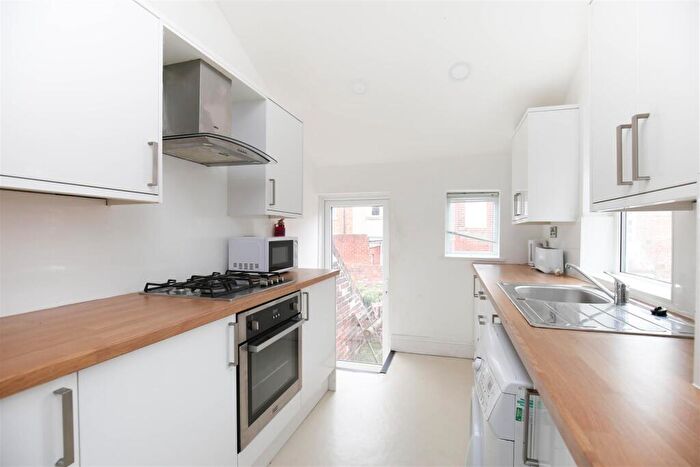 5 Bedroom Maisonette To Rent In (£pppw) Dinsdale Road, Sandyford, Newcastle Upon Tyne, NE2