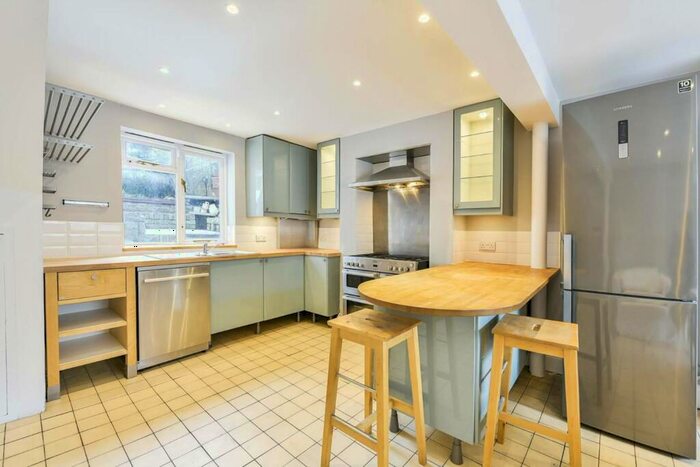 2 Bedroom House To Rent In Cambria Road, Denmark Hill, London, SE5