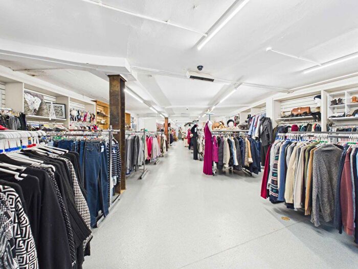 Property To Rent In Cornmarket, Pontefract, WF8