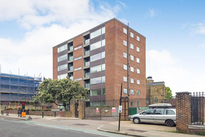 3 Bedroom Flat For Sale In Flat, Charles Allen House, Amwell Street, Clerkenwell, London, EC1R - Photo 2