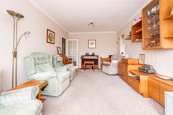 2 Bedroom Detached Bungalow For Sale In Farriers Way, Uckfield, TN22