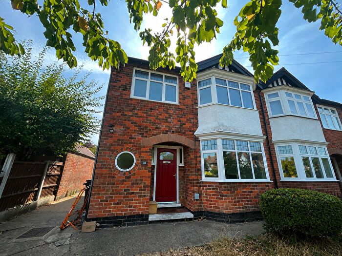 4 Bedroom Semi-Detached House To Rent In Davies Road, Nottingham, NG2