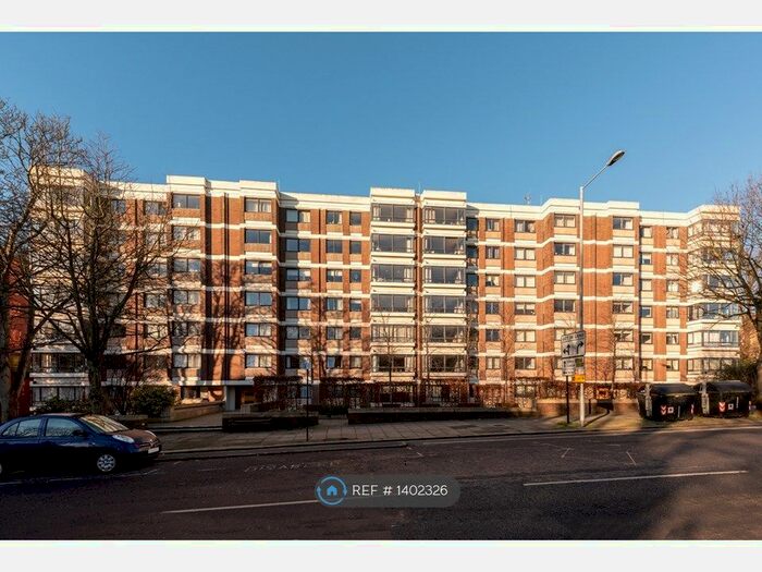 3 Bedroom Flat To Rent In The Drive, Hove, BN3