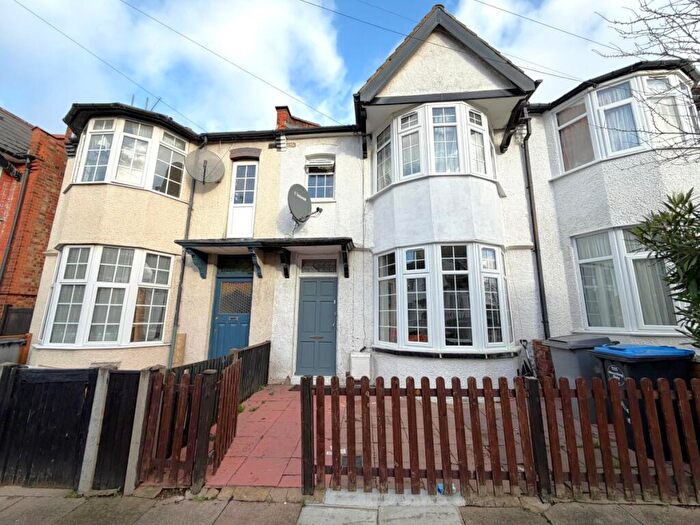 4 Bedroom Terraced House To Rent In Rosebank Avenue, Wembley, HA0
