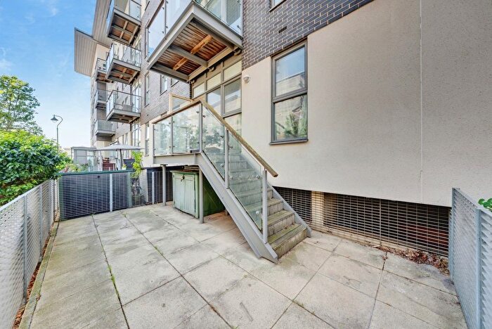 1 Bedroom Flat For Sale In Clovelly Place, Greenhithe, Kent, DA9