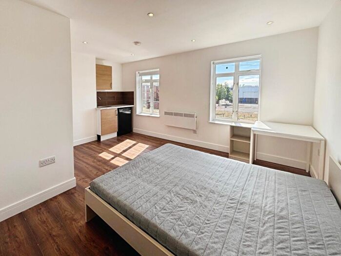 Studio To Rent In Basingstoke Road, Reading, Berkshire, RG2