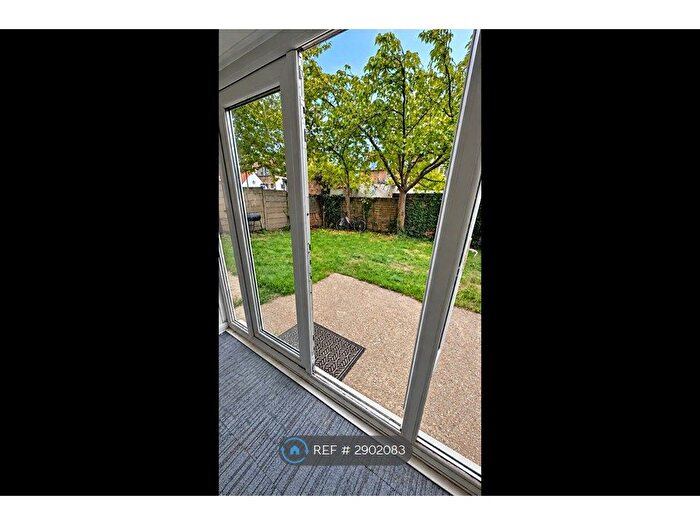 2 Bedroom Flat To Rent In Babington Road, London, SW16