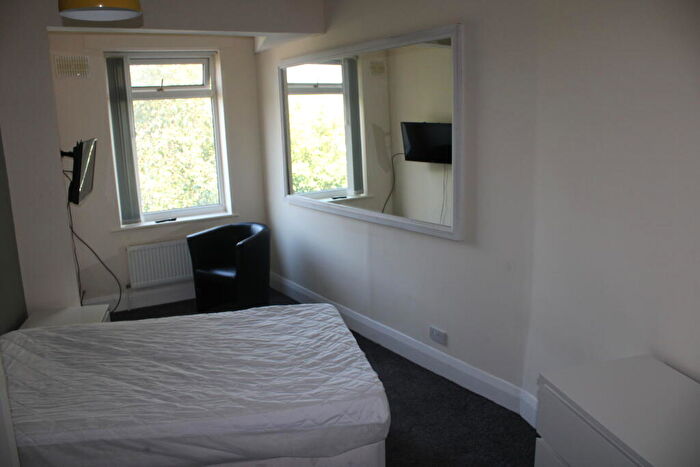 3 Bedroom Flat To Rent In Childwall Priory Road, ***Available With Zero Deposit***, L16