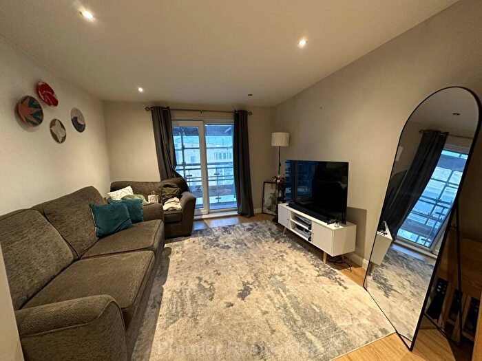 1 Bedroom Apartment To Rent In Apartment Building, Salford, XQ7